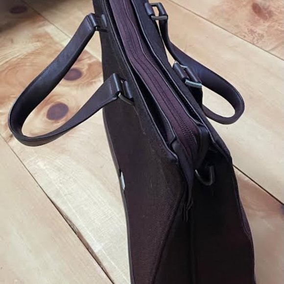 New Exquisite TUMI Executive Attache - Picture 2 of 6